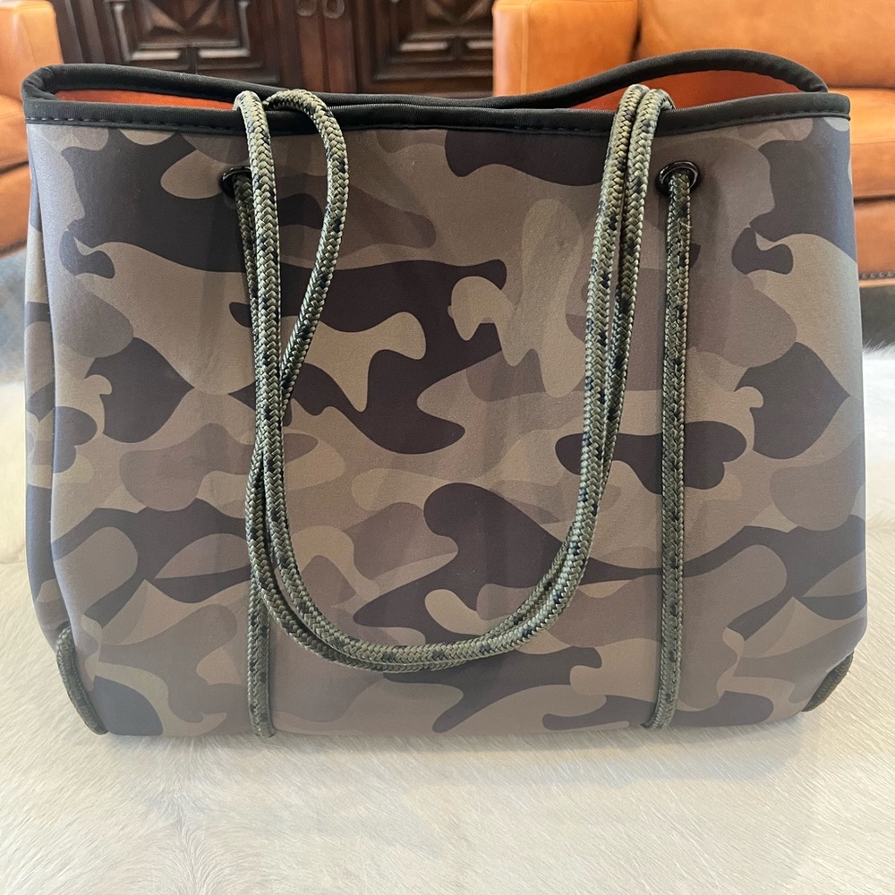 Neoprene Tote Camo with Orange Lining NWOT
